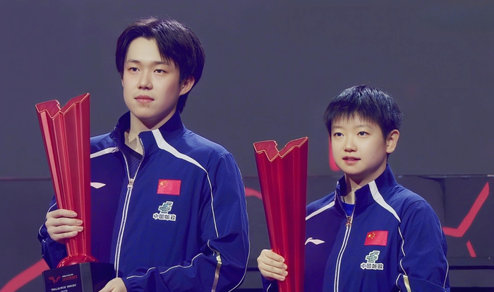 必一运动-国乒机场照：孙颖莎被围堵，王曼昱陈幸同陈熠聚餐，林诗栋无表情|新加坡|大满贯|教练|王皓_新浪体育_新浪新闻