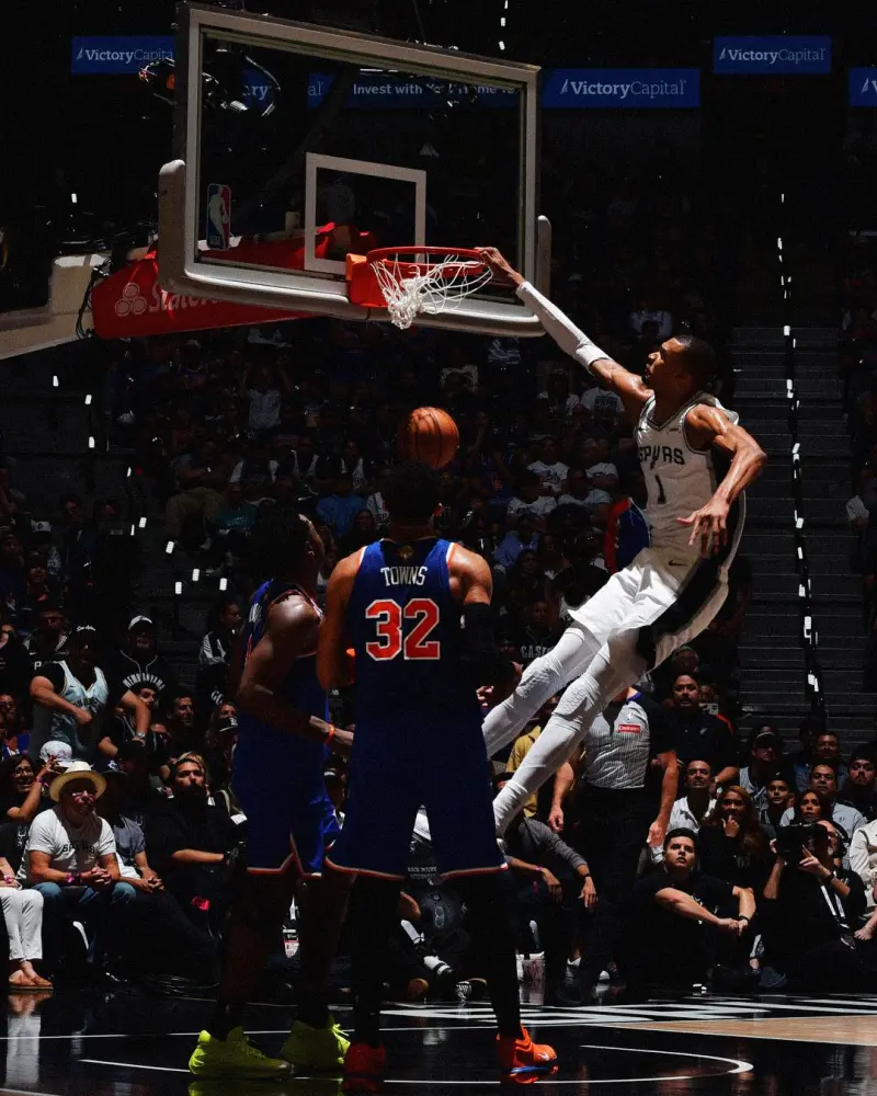 必一运动官方网站-单节12分!NBA官方分享文班亚马单臂暴力虐框的扣篮瞬间
